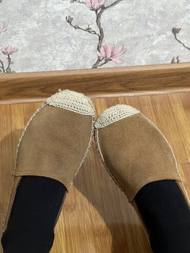 лоферы кожа: Эспадрильи Oysho, из натуральной замши 
В хорошем состоянии, рр 38