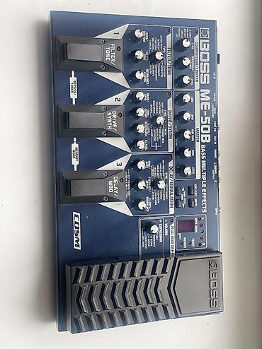 Продаю басовый процессор boss me-50b