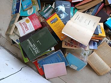 Книги и журналы: Diqqət. bütün hamısını alana 1 ədədi 20 qəpikdən .kitab alanların — 4