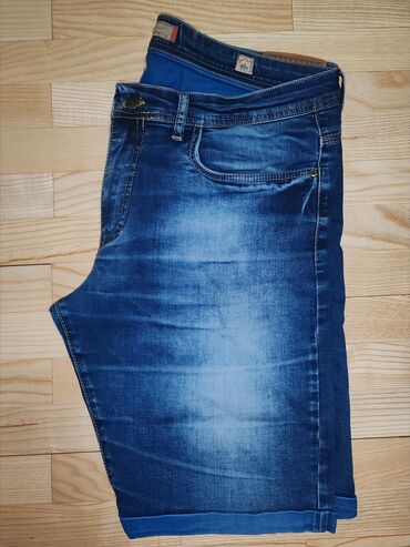 Shorts: Shorts XL (EU 42)