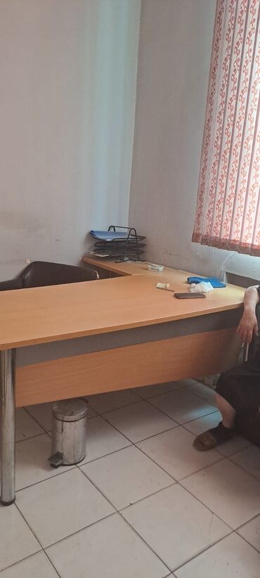 Ofis dəst mebeli: Ofis mebel dəsti Tərkibi: - Sürgülü qapılı iki rəng kombinli — 4