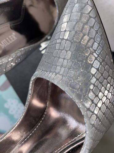 Tuflilər: Tuflilər, Ölçü: 37, rəng - Gümüşü, Yeni — 16