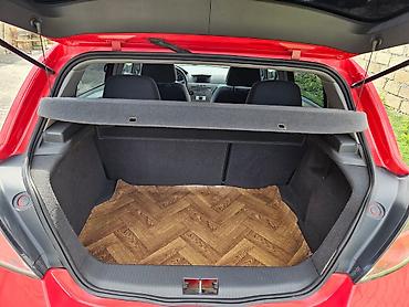 Opel: Opel Astra H hatchback – parlaq qırmızı rəngdə, 5 qapı. Texniki — 11