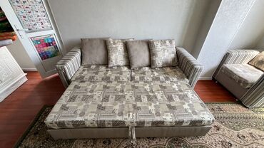 тройка диван: Диван-кровать, цвет - Бежевый, Б/у