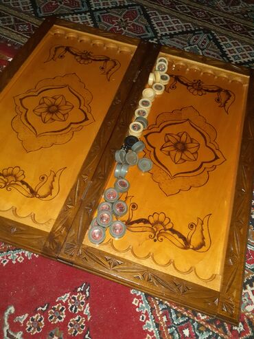nerd daslari: 2003 cü ilin nerdi.turmede duzelib qoz ve palid agacinnan.daşlari ve