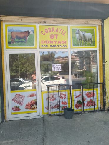 Salam çox əlverişli yerdədir Avtobus dayanacağında məktəb yolunda