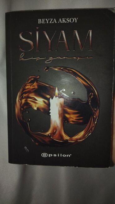 Bədii ədəbiyyat: Beyza Aksoy-un yazdığı "Siyam: Heç günəşi" adlı kitab. Roman janrında