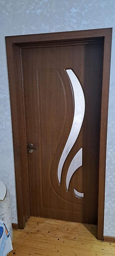 Qapılar və aksessuarlar: MDF iç qapı – dekorativ şüşəli model - Material: MDF-lamindən — 1