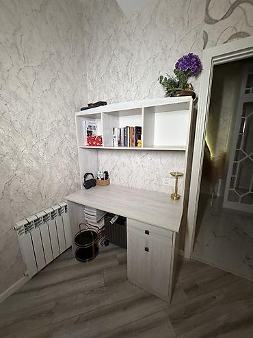 Инструменты: Açıq rəngli kompüter/yazı masası üst rəf hissəsi ilə birlikdə təqdim — 3