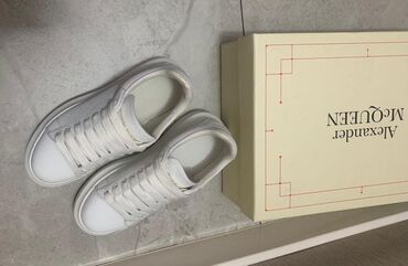 alexander mcqueen: Продаются кроссовки женские,в отличном состоянии,белые цвет