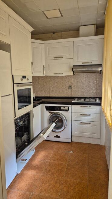 Uzunmüddətli kirayə mənzillər: 20 yanvar və əcəmi metrolarına yaxın,Qiziltac restoranin arxası,240 — 5