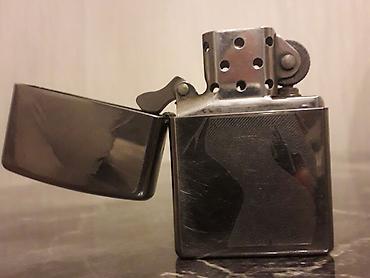 Digər aksesuarlar: Məhsul: Zippo benzinli alışqan Təsvir: - Orijinal Zippo, alt hissədə — 2