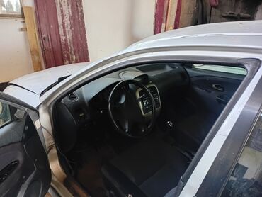 пульт машины: Mitsubishi Carisma: 2001 г., 1.9 л, Механика, Дизель, Хэтчбэк