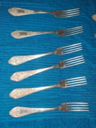 продам бутылки стеклянные: Məhsul: Melxior çəngəl dəsti Təsvir: - Dəstdə 6 ədəd süfrə çəngəli