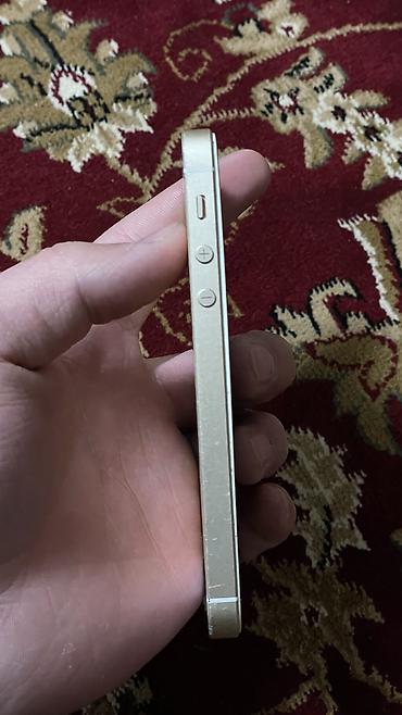 Apple iPhone: IPhone SE, Б/у, < 16 ГБ, Золотой, Чехол, 88 % — 13