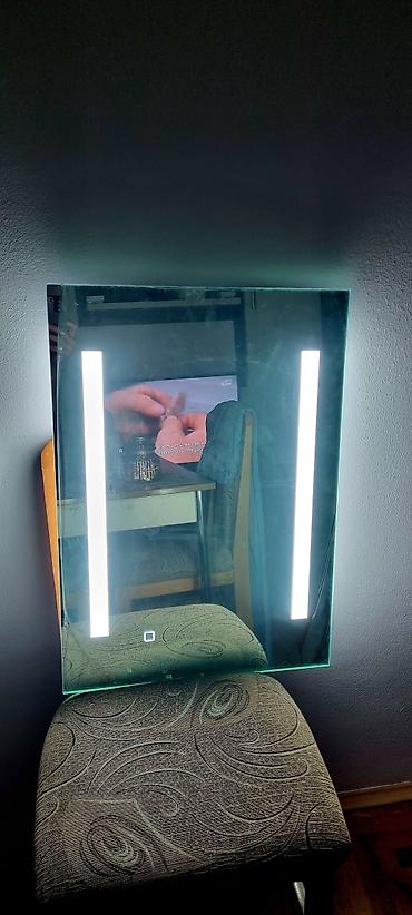 kible za led: Na prodaju novo led ogledalo dimenzije 50x70cm. Mogucnost menjanja — 3