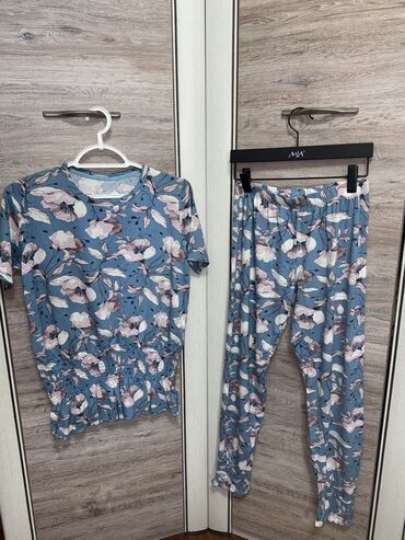 халаты для келинок: Двойка для дома. Новая без бирки.
Размер подойдет на S-M