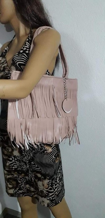 zenska odela novi sad: Nova torba sa resama puder roze
dostupna i u drugim bojama