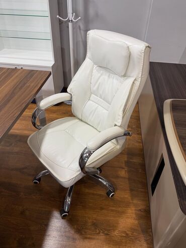 Ofis və oyun kresloları: Yeni, Təkərli, Qolları tənzimlənir, Dəri — 16