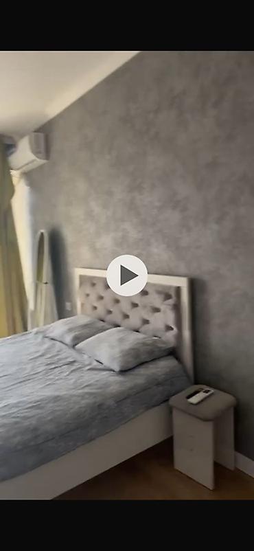 Кровать двуспальная с мягким изголовьем

Куплю