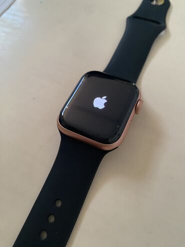 часы и серьги: Продаю Apple Watch SE1в очень хорошем состоянии 😍😍 🔋АКБ 99%родной!!