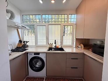 Батирлерди ижарага берүү: 3 бөлмө, Калык Акиев көч. Менчик ээси, Жаныбарлары жок, 6 айдан баштап, Толугу менен эмереги бар — 2
