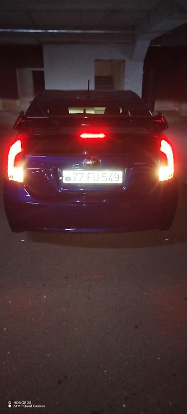 prius salon: Toyota Prius (3-cü nəsil) – mavi rəng, hatchback gövdə. - Hibrid — 5