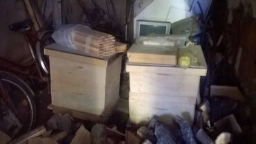 Ostala baštenska oprema: Drvena košnica, pogodna za uzgoj pčela. Izrađena je od prirodnog — 8