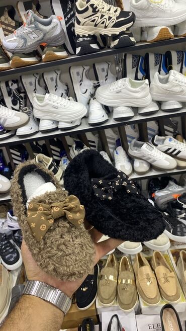 Ayaqqabılar: Məhsul: Kişi və qadın ayaqqabıları – gündəlik və stil kombinasiyası — 2