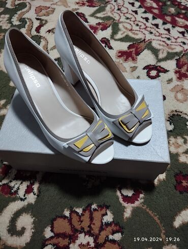 Женская обувь: Босоножки фирмы Калипсо . одевали пару раз состояние нового размер 37