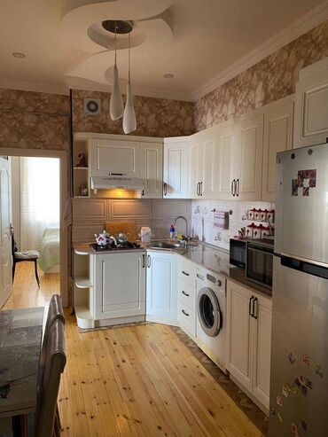 Uzunmüddətli kirayə mənzillər: Mənzil kirayə verilir. Temirli 3 otaq 14.13 mərtəbə 120 kv Saray Mtk — 10