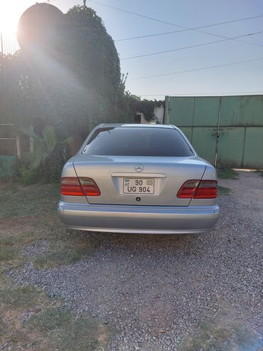 Mercedes-Benz: Mercedes-Benz E-Class (W210) sedan - Kuzov: 4 qapılı sedan, gümüşü — 1