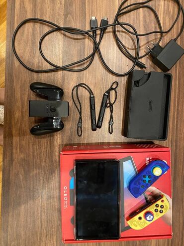 Nintendo Switch: Nintendo Switch OLED (Red-Blue) + skin. ideal vəziyyətdə Avropadan