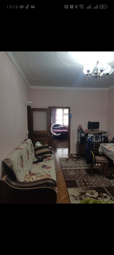квартира в баку снять: Otaqlar mebellə təchiz olunub. Divan, çarpayı və stol kimi əşyalar