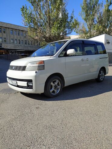 Toyota: Toyota Voxy: 2003 г., 2 л, Автомат, Бензин, Минивэн