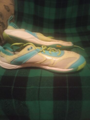 обувь для волейбола: Кроссовки Уни р 38,5 сост отлич. Для волейбола, баскетбола и т. д