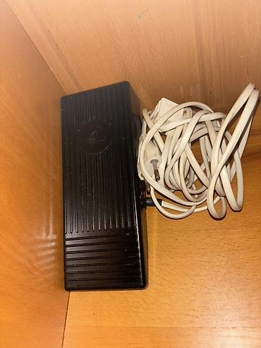 Klasične šivaće mašine: Šivaća mašina Bagat (model 726 Višnjak) sa originalnim drvenim — 18