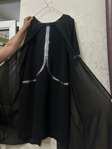 Dəstlər, kostyumlar: Qadın geyimləri – 3 ədəd paltar dəsti 1) Tünd bordó məxməri paltar - — 3