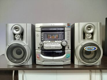 Динамики и колонки: Продаю недорого LG музыкальный центр есть AUX есть и другие муз