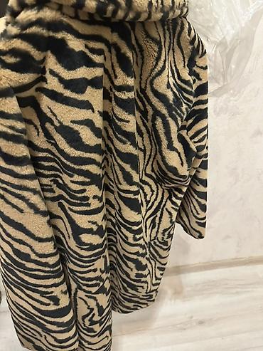 Kürklər: Koton qadın paltosu – zebra/tiger naxışlı süni kürk - Brend: Koton - — 2