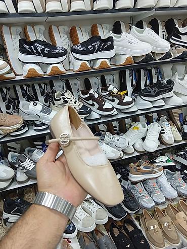 Krasofkalar və idman ayaqqabıları: Unisex gündəlik idman ayaqqabıları – müxtəlif modellər və rənglər — 12