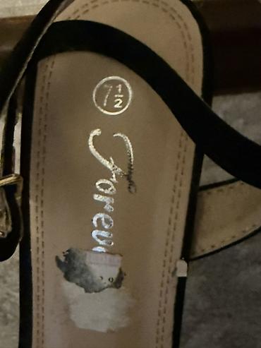Tuflilər: Qadın yüksək daban ayaqqabısı – Forever 21, ölçü 7.5 (ABŞ) - Rəng — 4