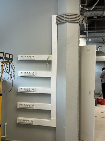 Электрики: Электрик | Перенос электроприборов, Прокладка, замена кабеля, Установка распределительных коробок Больше 6 лет опыта — 4