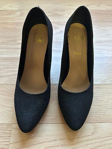 Другая женская обувь: Женская обувь, набор из 2 пар: 1) Черные полусапожки: - Материал — 7