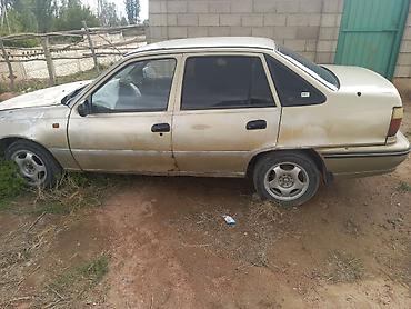 чон: Daewoo Nexia: 2004 г., 1.5 л, Кол менен иштөөчү, Бензин, Седан — 1