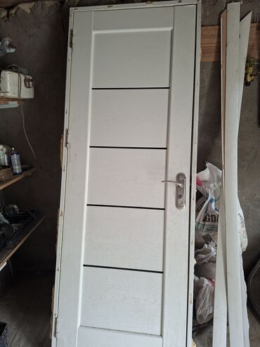 Opel: Ağ rəngli daxili qapı dəsti - Dizayn: Minimalist panel quruluşu