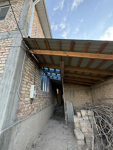 один: Продаётся двухэтажный кирпичный дом. Основные характеристики: - — 7