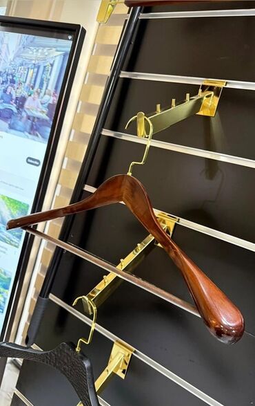 Mağaza asılqanları: Məhsul: Asılqan və aksesuar asqı dəsti Təsvir: - Fərqli modellərdə — 5