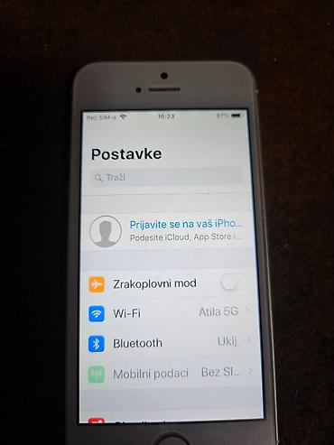Apple iPhone: Apple iPhone 5S sivi/srebrni sa 16 gb memorije baterija dobra sim — 5