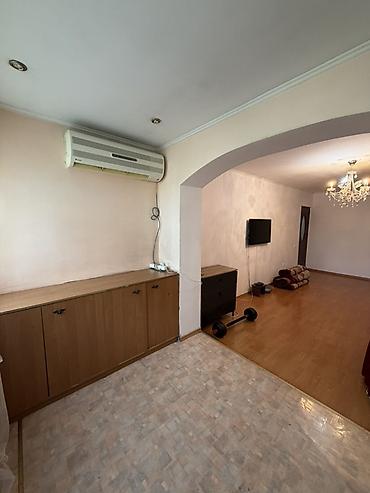 Продажа квартир: 3 комнаты, 60 м², 8 мкр 104 серия, 3 этаж — 7